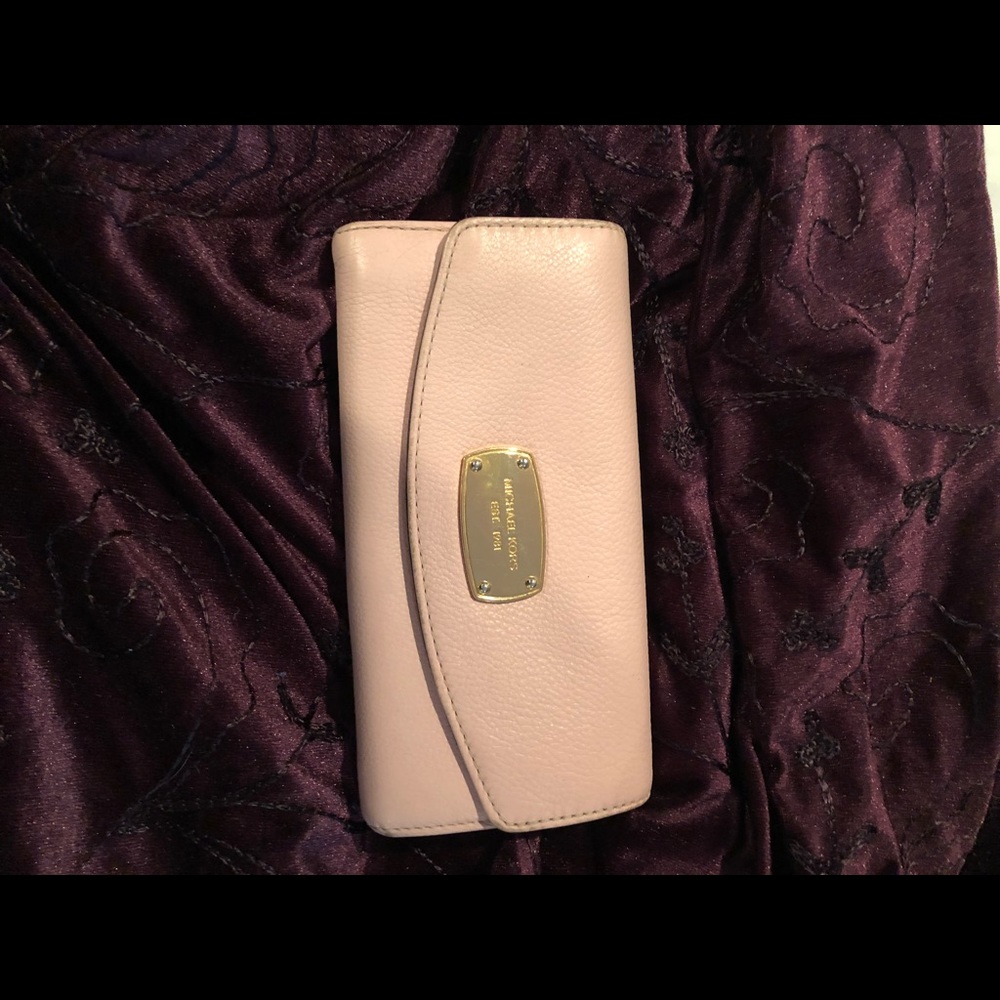 Micheal Kors wallet, pink